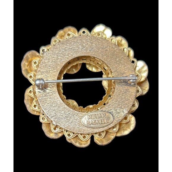 Miriam Haskell Gold tone Textured Clover Leaf Wreath Brooch Faux Glass Pearls - Picture 3 of 6